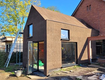 Buiten gevelkurk met isolerende façade kurk