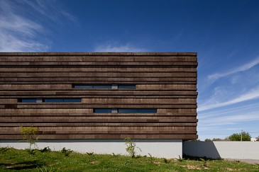 Buiten gevelkurk met isolerende façade kurk