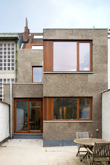 Buiten gevelkurk met isolerende façade kurk